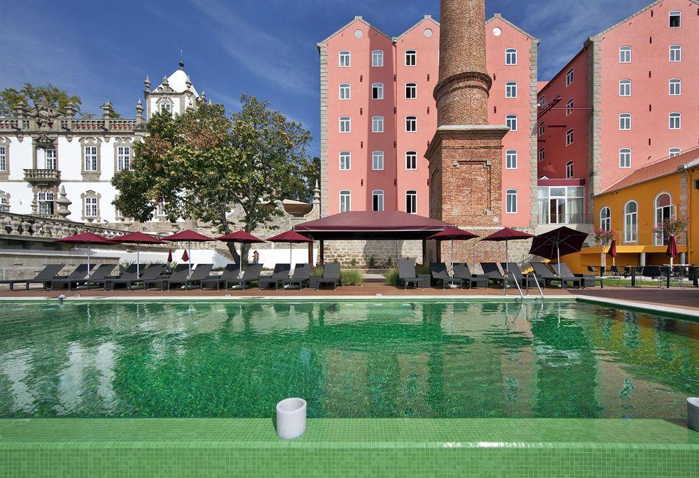 페스타나 팔라시오 도 프레이소 - 포사다 앤 내셔널 모뉴먼트 포르투 외부 사진 The swimming pool at the hotel
