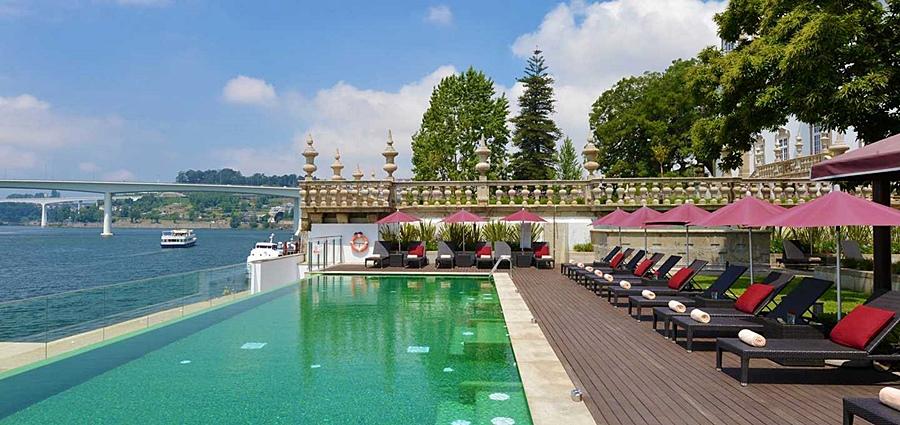 페스타나 팔라시오 도 프레이소 - 포사다 앤 내셔널 모뉴먼트 포르투 외부 사진 The pool at the Bosphorus Hotel
