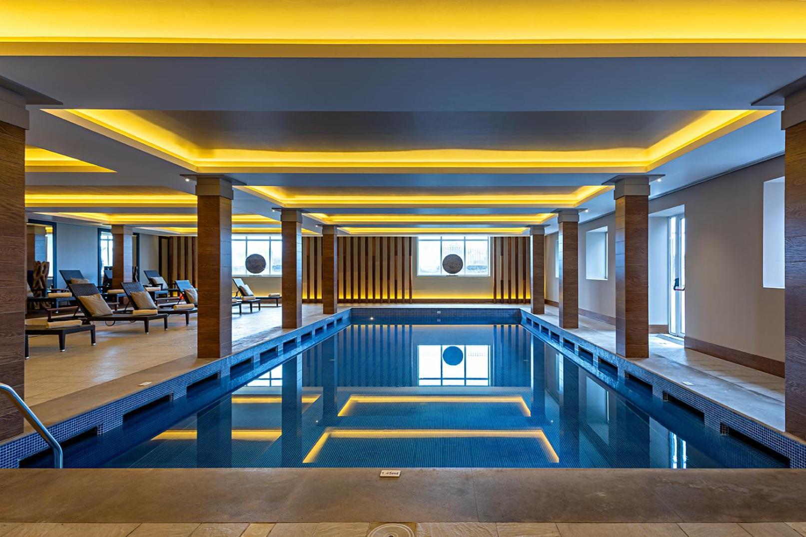 페스타나 팔라시오 도 프레이소 - 포사다 앤 내셔널 모뉴먼트 포르투 외부 사진 The swimming pool at The Dorchester